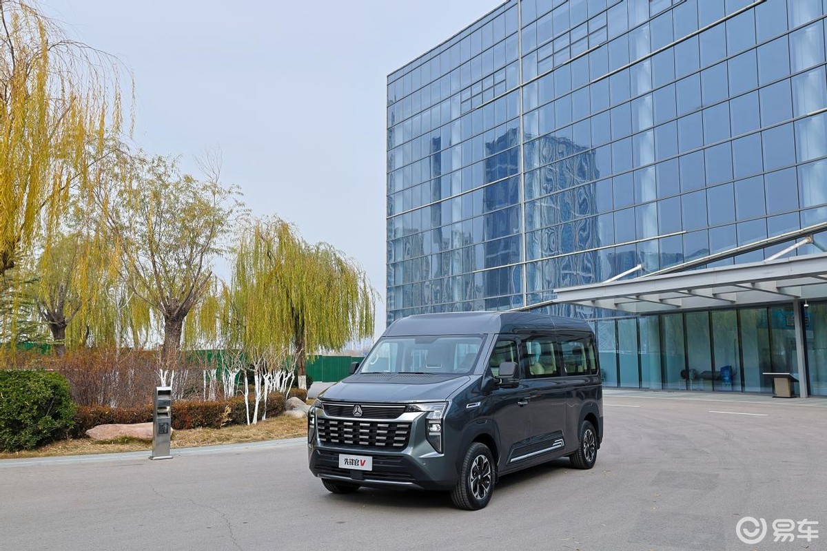 一车三用的超能先锋 中国重汽的2025年未来主义答卷